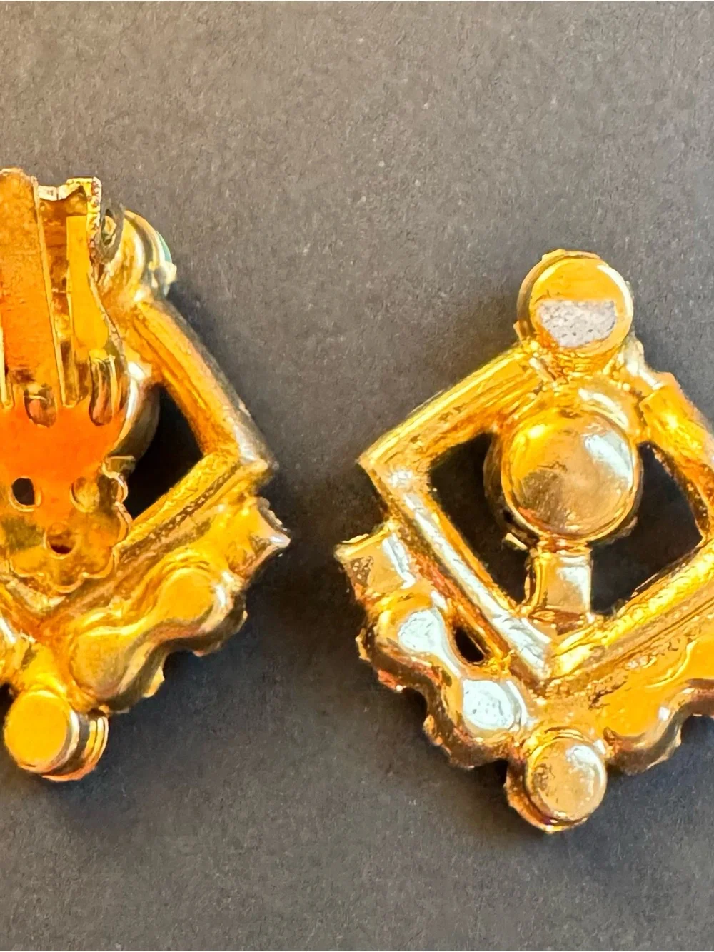 Vintage Juliana green rhinestone and uranium glass brooch and clip on earrings
